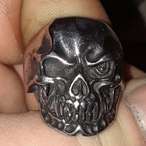 Men's skull ring